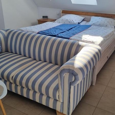 Ferienwohnung Ruegen 1, Alt Reddevitz 108, Insel Ruegen, Mit Kamin ミデルハーゲン エクステリア 写真