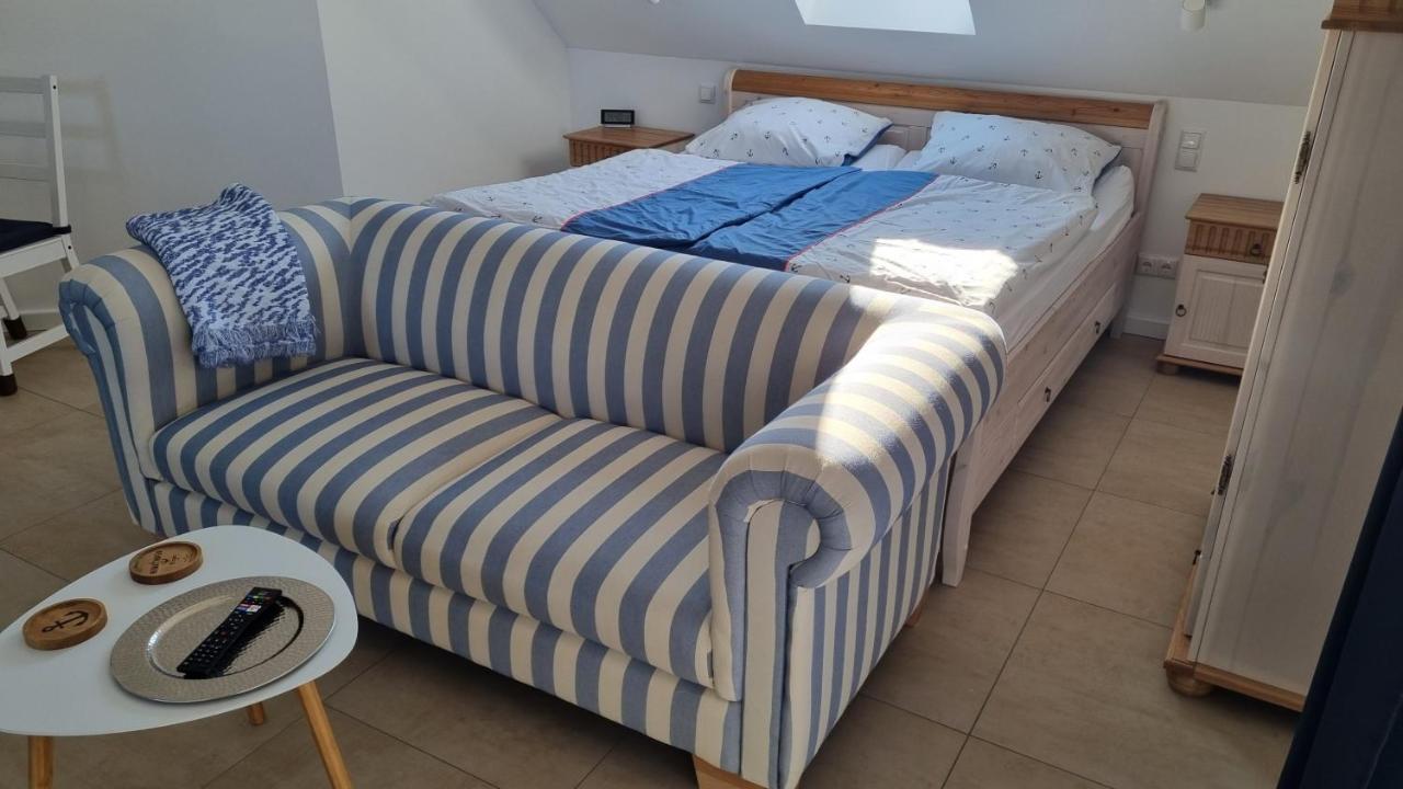 Ferienwohnung Ruegen 1, Alt Reddevitz 108, Insel Ruegen, Mit Kamin ミデルハーゲン エクステリア 写真