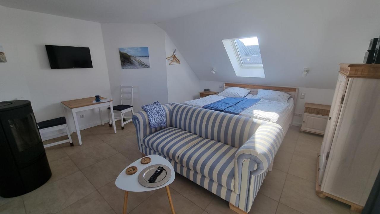 Ferienwohnung Ruegen 1, Alt Reddevitz 108, Insel Ruegen, Mit Kamin ミデルハーゲン エクステリア 写真