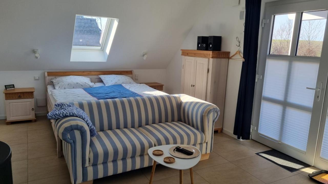 Ferienwohnung Ruegen 1, Alt Reddevitz 108, Insel Ruegen, Mit Kamin ミデルハーゲン エクステリア 写真